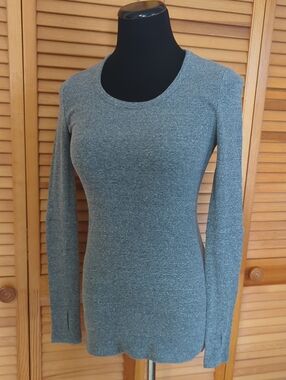 Cabi Long Grey Long Sleeve Shirt With Thumb Holes Size XS With Stretch